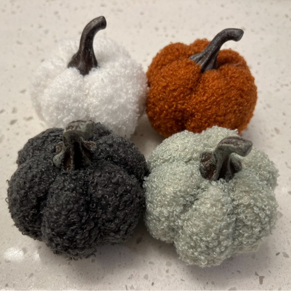 4 Mini Sherpa Pumpkins